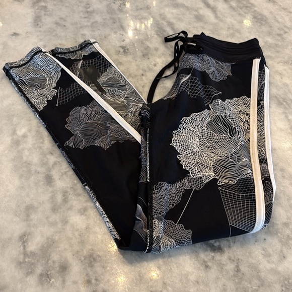 The Upside Performance Leggings - Picture 4 of 6